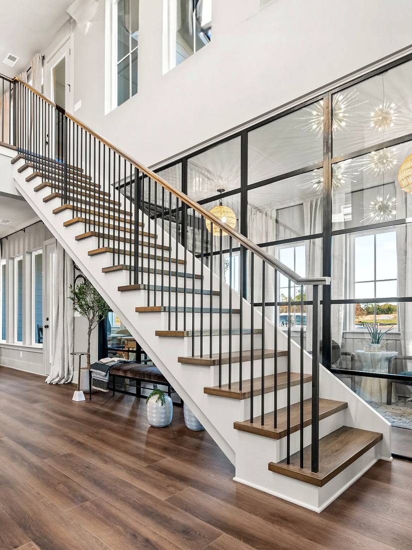 Open-tread modern staircase