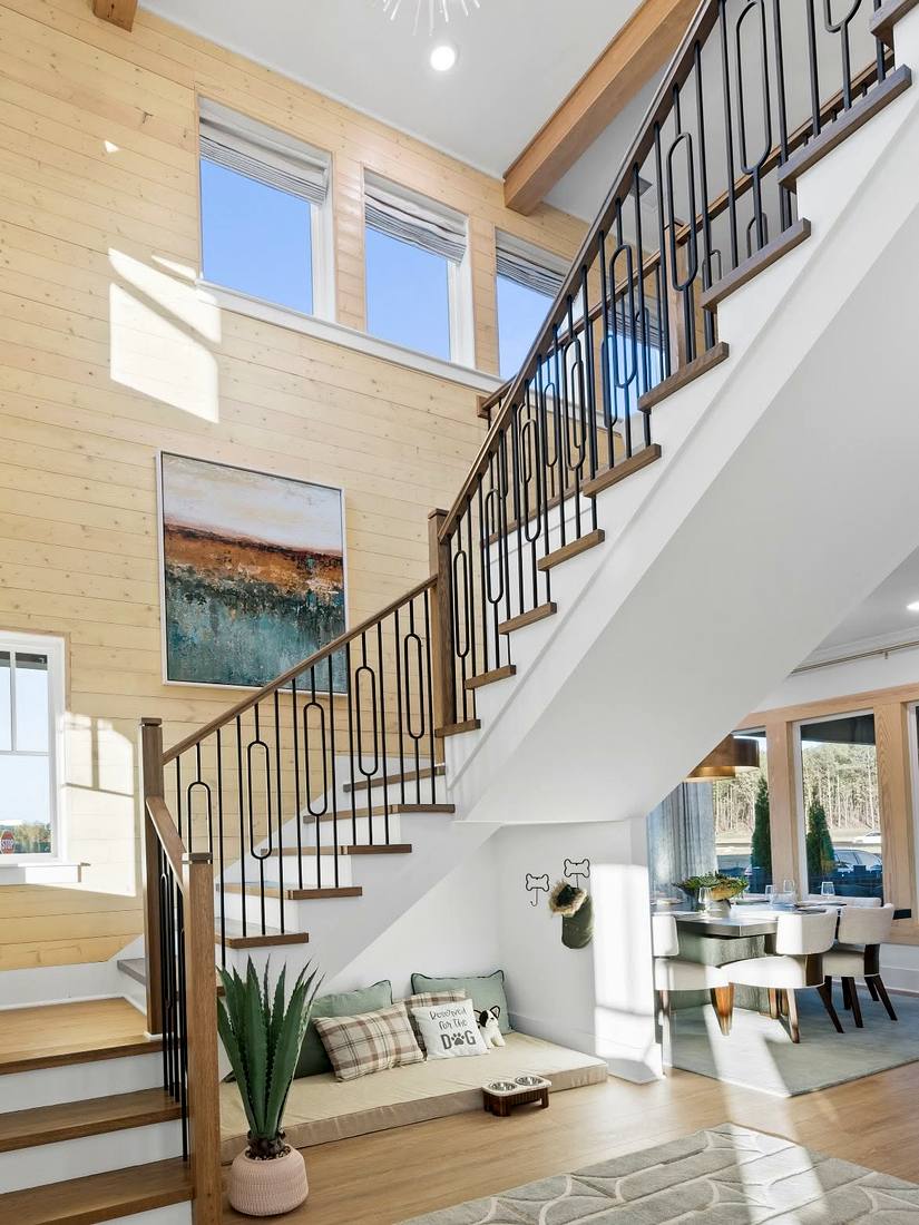 Pill-shape baluster contemporary staircase
